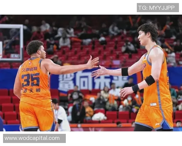 上海篮球队在选拔赛中以67分稳居积分榜首位展现强劲实力